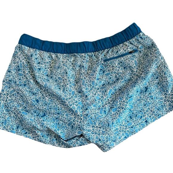 The North Face women’s size XXL athletic floral shorts - Picture 2 of 7